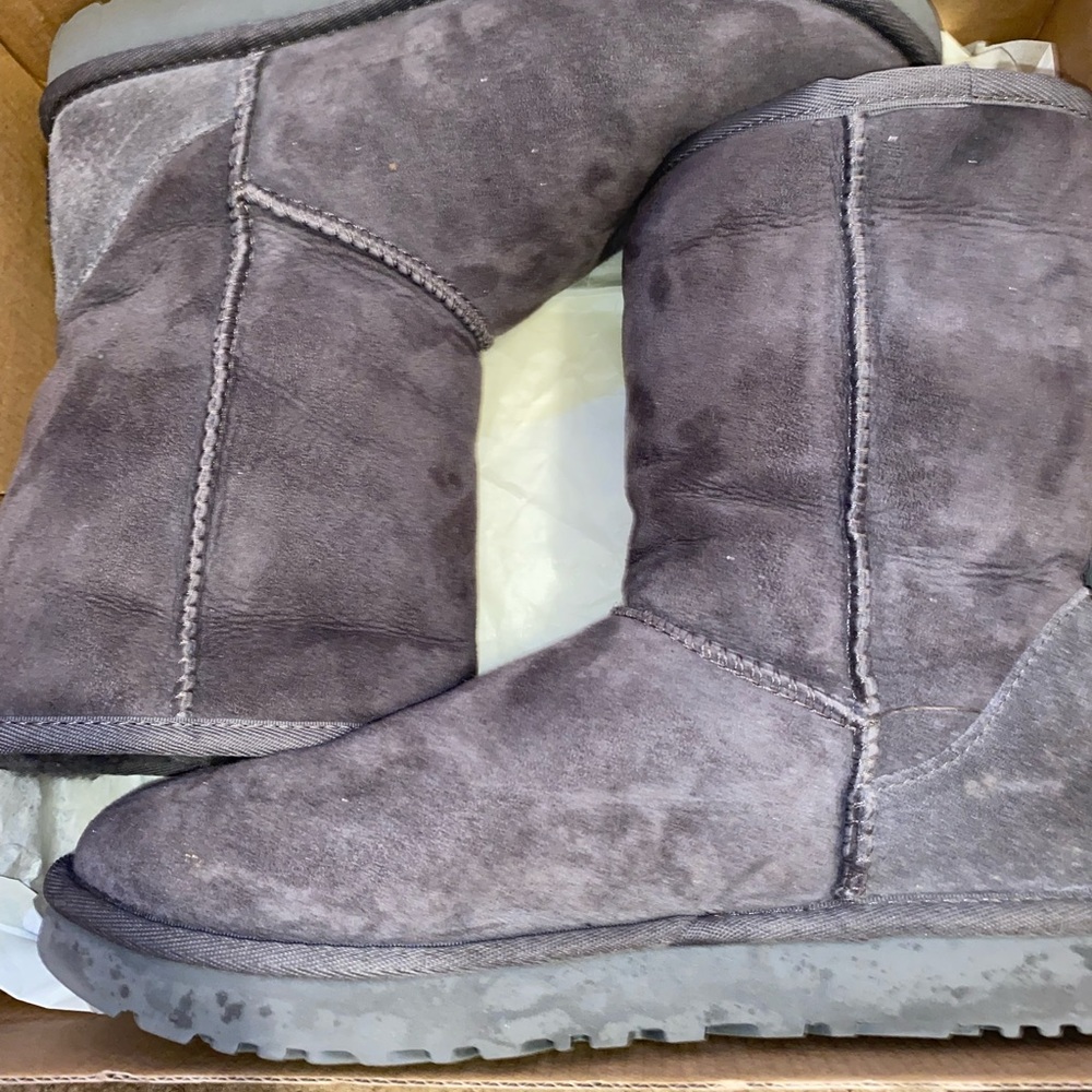 Gray Ugg Classic Boots Short